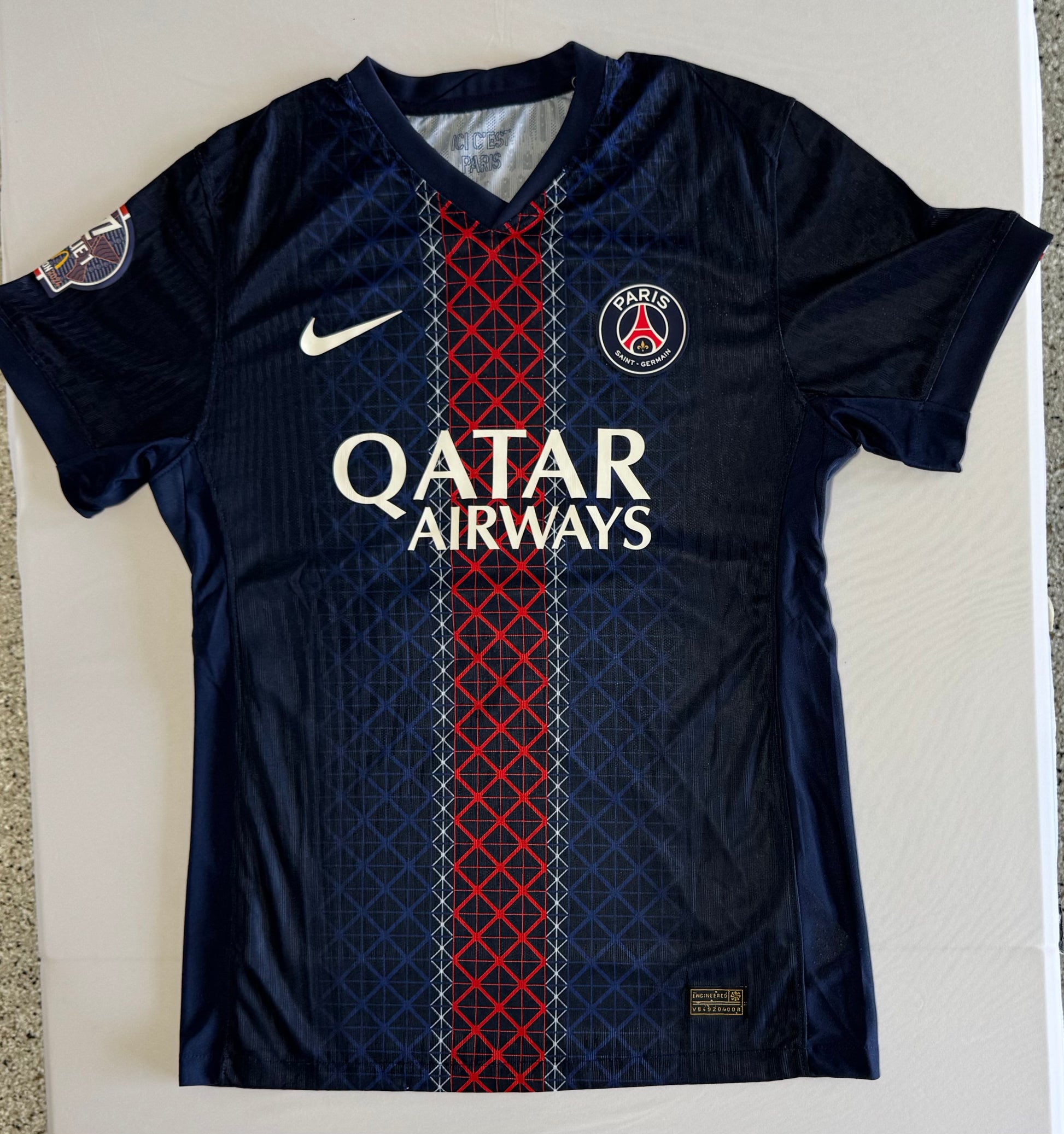 PSG 25/26 home player issue jersey with Ligue 1 patch