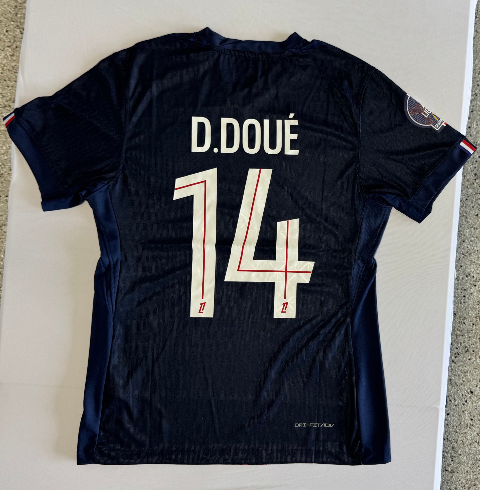 PSG 25/26 home player issue jersey with Ligue 1 patch